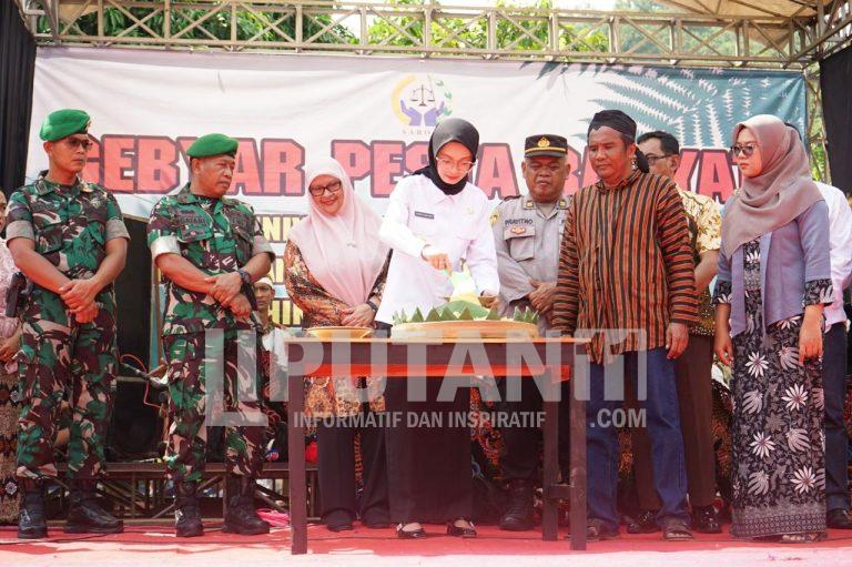 Membangkitkan Ekonomi Masyarakat, Ormas SAROJA Kediri Gelar Bazar Walikota Kediri, Vinanda Prameswati menghadiri peringatan Ulang Tahun Ke-6 Saroja. (Foto: ist)