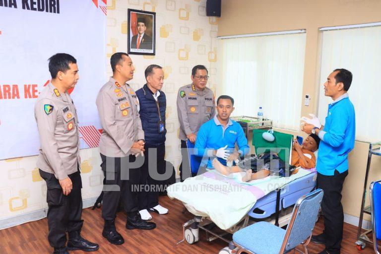 Sambut Hari Bhayangkara ke-79, Polres Kediri Kota Bersama RS Bhayangkara dan BTN Gelar Khitanan Gratis 1000356116