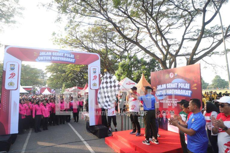 Semarakkan Hari Bhayangkara ke-79, Polres Kediri Olahraga bersama Forkopimda 1000358783