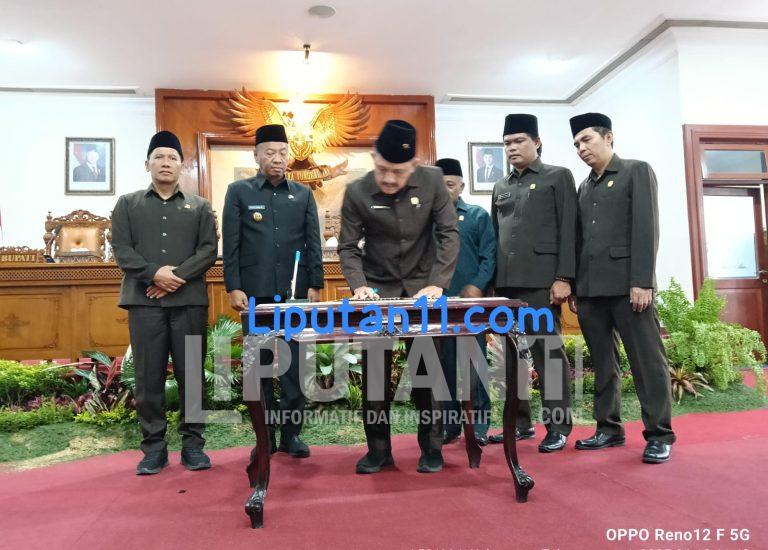 DPRD Tulungagung Bersama Pemkab Setujui Ranperda Perubahan Perda Nomor 11 2023 Tentang Pajak Dan Retribusi Daerah Menjadi Perda IMG 20250610 WA0030