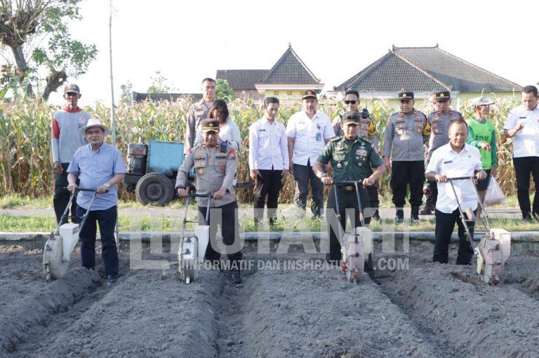 Wujudkan Ketahanan Pangan, Polres Kediri Tanam Jagung Serentak Kuartal III IMG 20250710 WA0098
