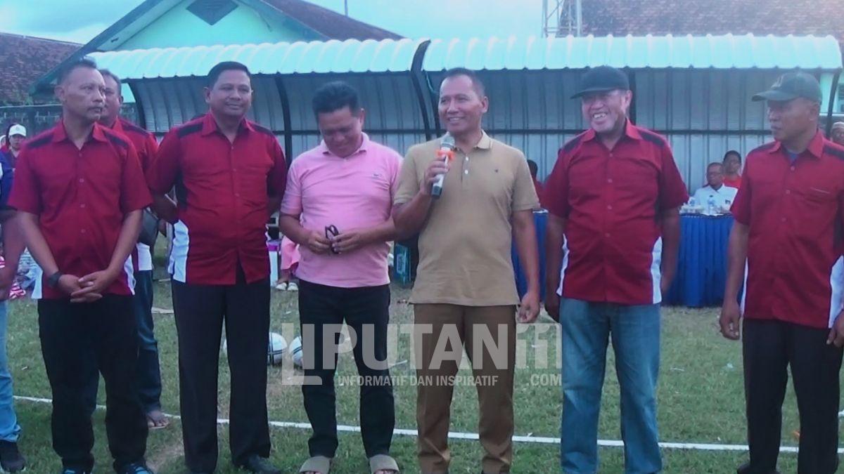 Wabup Ahmad Baharudin Menyaksikan Final Sepak Bola Putri di Desa Besole