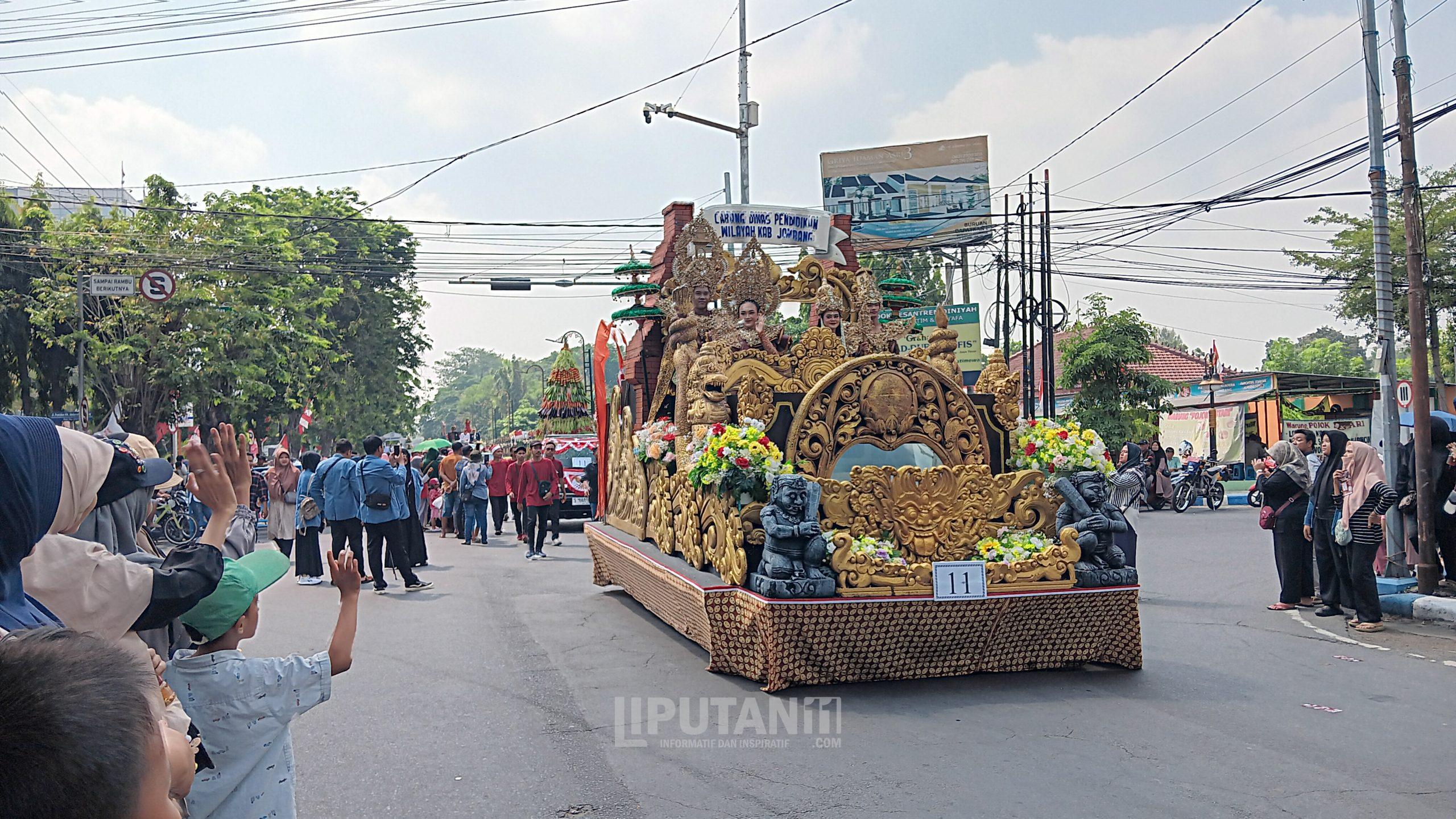 Kacabdin dan SMA-SMK Negeri dan Swasta Jombang Semarakkan Karnaval Hasil Bumi dengan Ragam Kreasi Budaya 1 20250823 094722 scaled