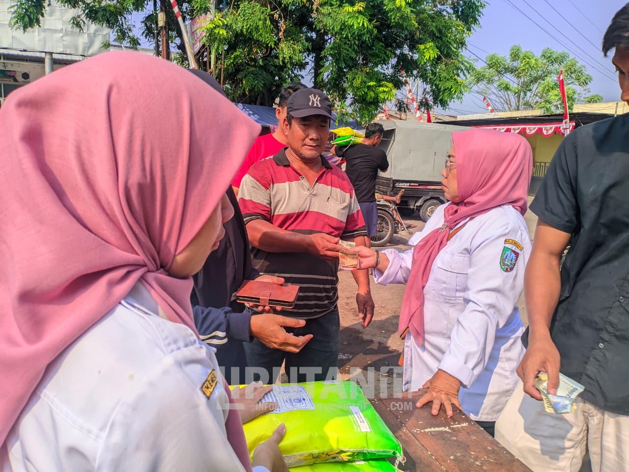 Disdagrin Jombang dan Bulog Gelar Pasar Murah Beras SPHP, Ribuan Warga Antusias Serbu Lokasi 1