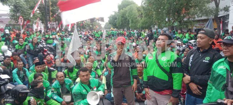 Ratusan Ojol Geruduk Mapolres Jombang, Desak Usut Tuntas Dugaan Kekerasan Oknum Polisi IMG 20250829 WA0058