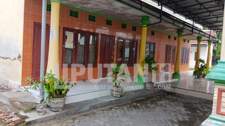 Ironi Pelayanan Publik: Balai Desa Pundong Digembok di Jam Kerja, Warga Terabaikan 20250916 121201