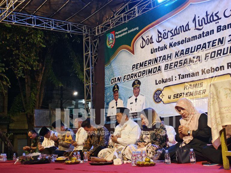 Pertama Kalinya, Pengajian Pemkab Jombang Digelar di Ruang Terbuka, Masyarakat Guyub IMG 20250905 WA0006