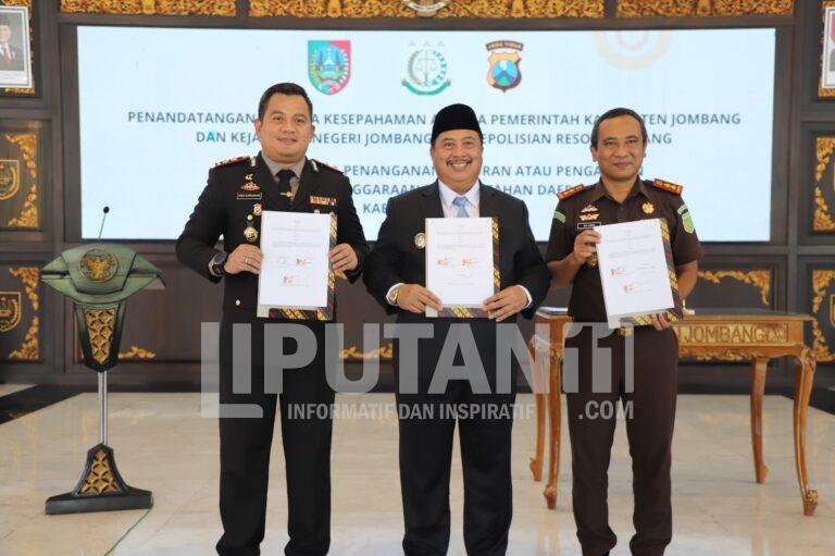 Pemkab Jombang, Kejaksaan, dan Polres Teken MoU, Perkuat Sinergi Berantas Korupsi IMG 20251001 WA0012