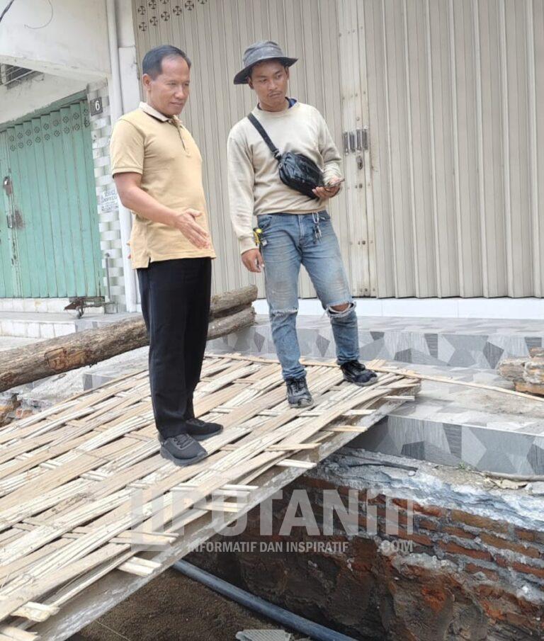 Wabub Ahmad Baharudin Tinjau Proyek PUPR Tulungagung Pekerjaan Drainase Jalan Teuku Umar IMG 20251009 WA0015