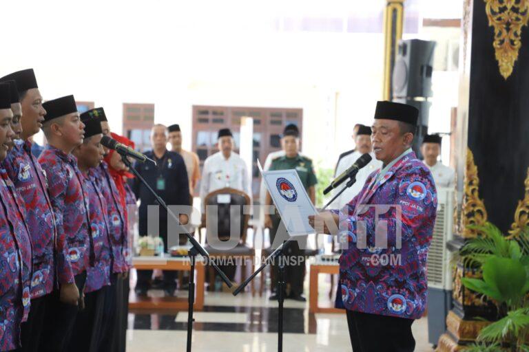 PELANTIKAN PENGURUS PPDI JOMBANG 2025–2030: BUPATI WARSUBI TEKANKAN SOLIDITAS PERANGKAT DESA DEMI “JOMBANG MAJU DAN SEJAHTERA UNTUK SEMUA” IMG 20251015 WA0015