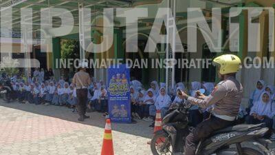 Polisi Situbondo Menyapa Pondok Pesantren Dan Juga Memperkuat Disiplin Para Santri Untuk Wujudkan Kamseltibcar Lantas IMG 20251027 WA0002