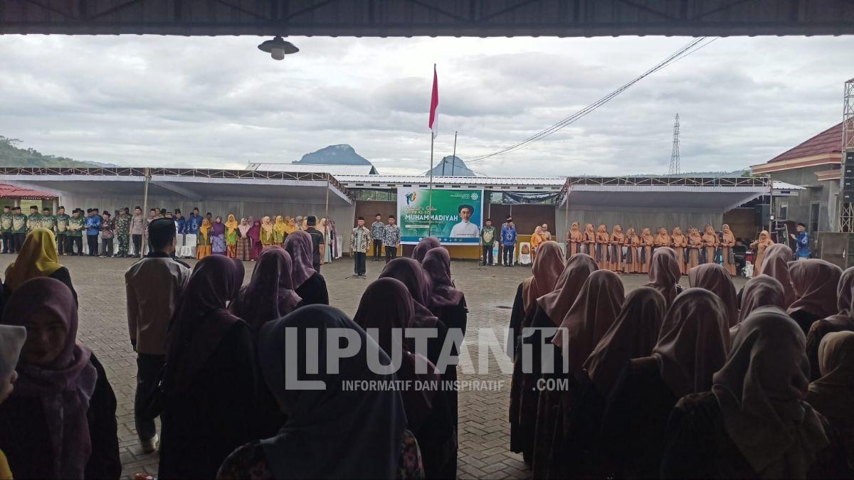 PCM Besuki Gelar Apel Milad ke-113 Muhammadiyah di Lapangan Kebogiring 3 1000684367
