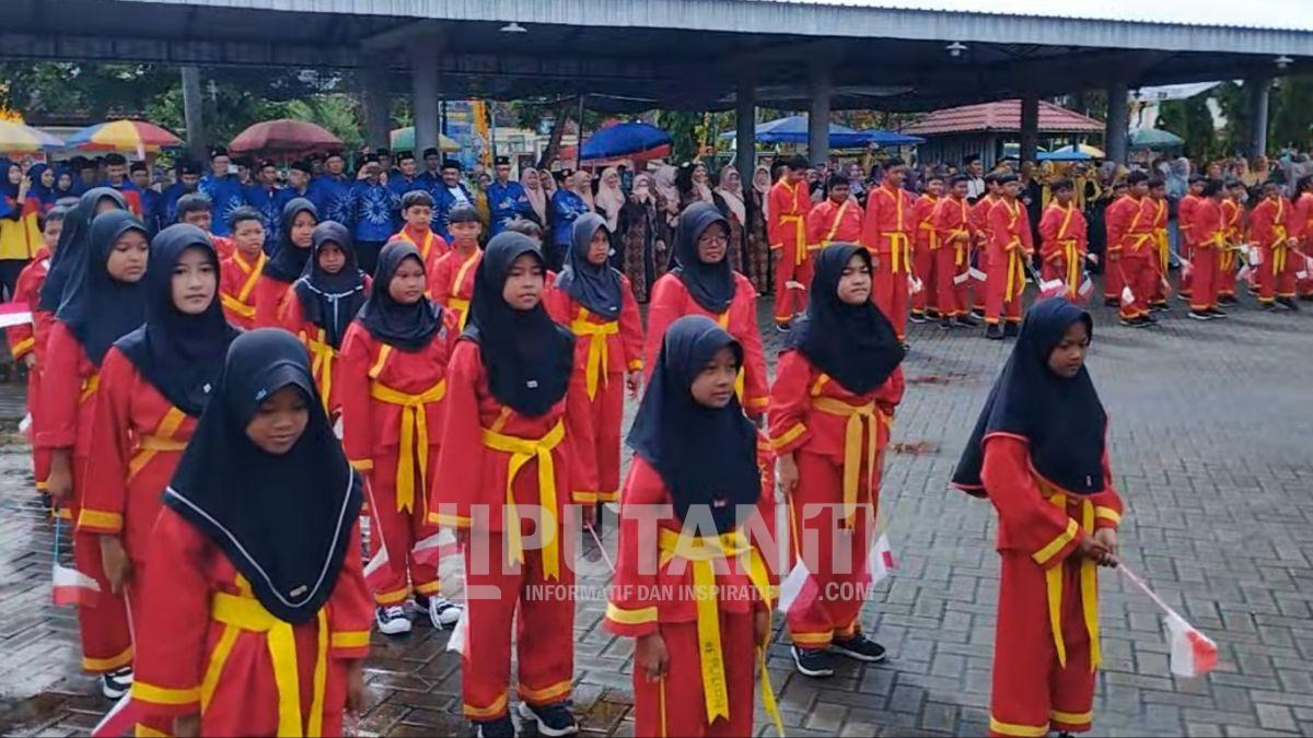 Tarian Kolosal SD Muda Tampil Memukau Pada Apel Milad ke-113 Muhammadiyah di PCM Besuki 2 1000685090
