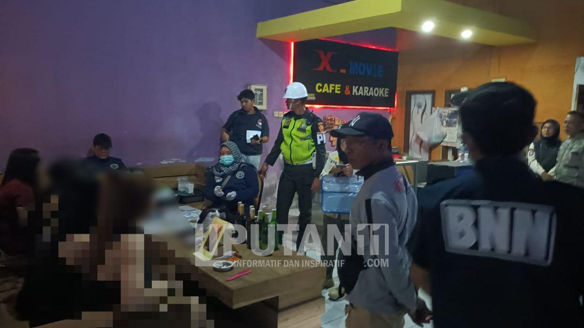 Razia Warkop Karaoke di Tulungagung, Petugas Amankan Miras dan Seorang Pemandu Lagu Diduga Positif Narkoba 15 1000698885