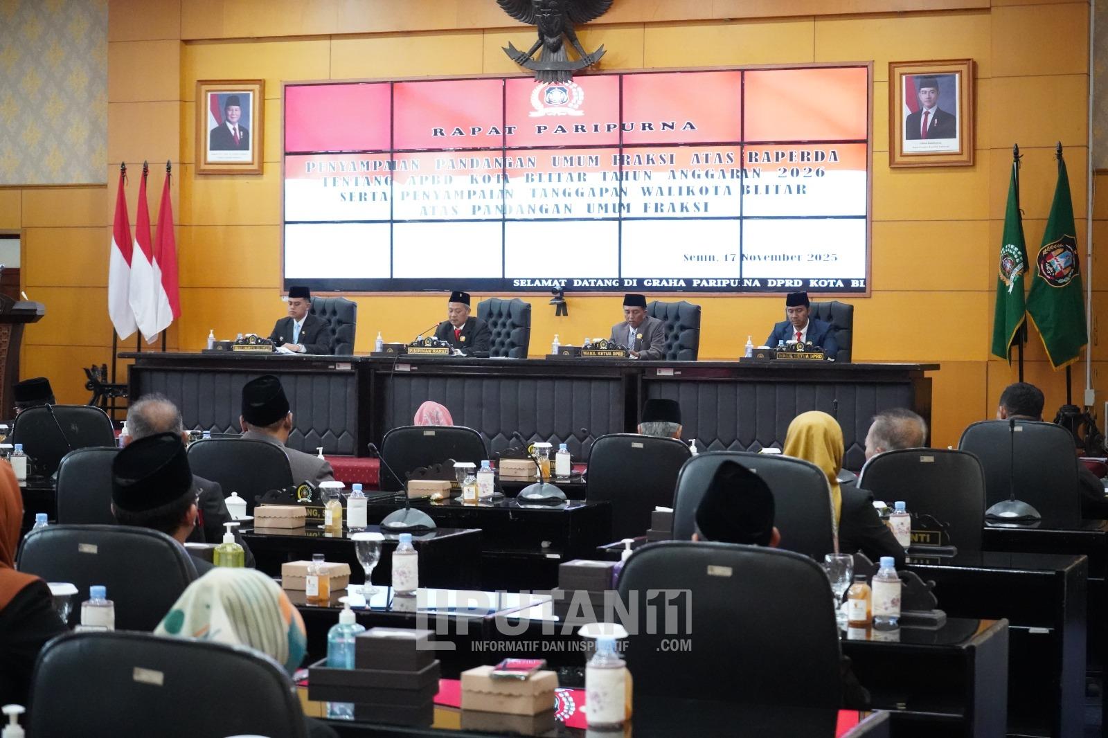 DPRD Kota Blitar Bahas Pandangan Umum Fraksi dan Tanggapan Wali Kota atas Raperda APBD 2026 1