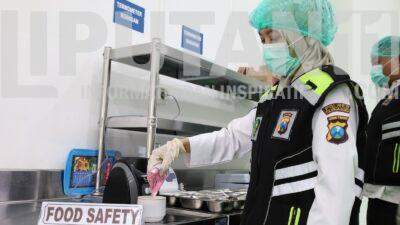 SPPG Polres Tulungagung, Pertama Raih Sertifikat Laik Higiene Sanitasi dalam Penyelenggaraan MBG IMG 20251102 WA0033