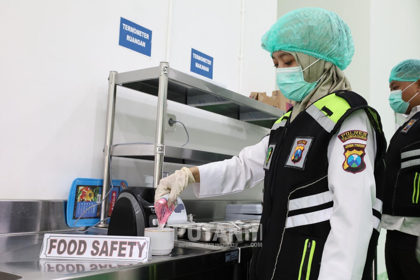 SPPG Polres Tulungagung, Pertama Raih Sertifikat Laik Higiene Sanitasi dalam Penyelenggaraan MBG 3 IMG 20251102 WA0033