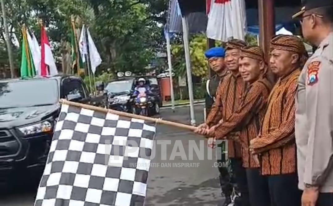 Bupati Didampingi Wabup Berangkatkan Kirab Pataka Hari Jadi ke - 820 Kabupaten Tulungagung 1 IMG 20251114 WA0063