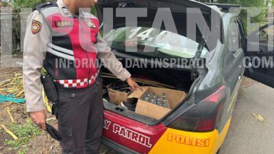Satuan Samapta Polres Situbondo menertibkan dugaan peredaran minuman keras (miras) ilegal di wilayah Desa Arjasa, IMG 20251115 WA0070