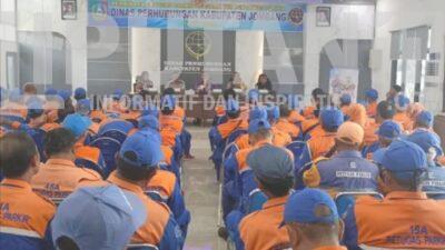 Benahi Sistem Parkir, Dishub Jombang Latih dan Evaluasi Ulang Seluruh Jukir IMG 20251124 WA0000