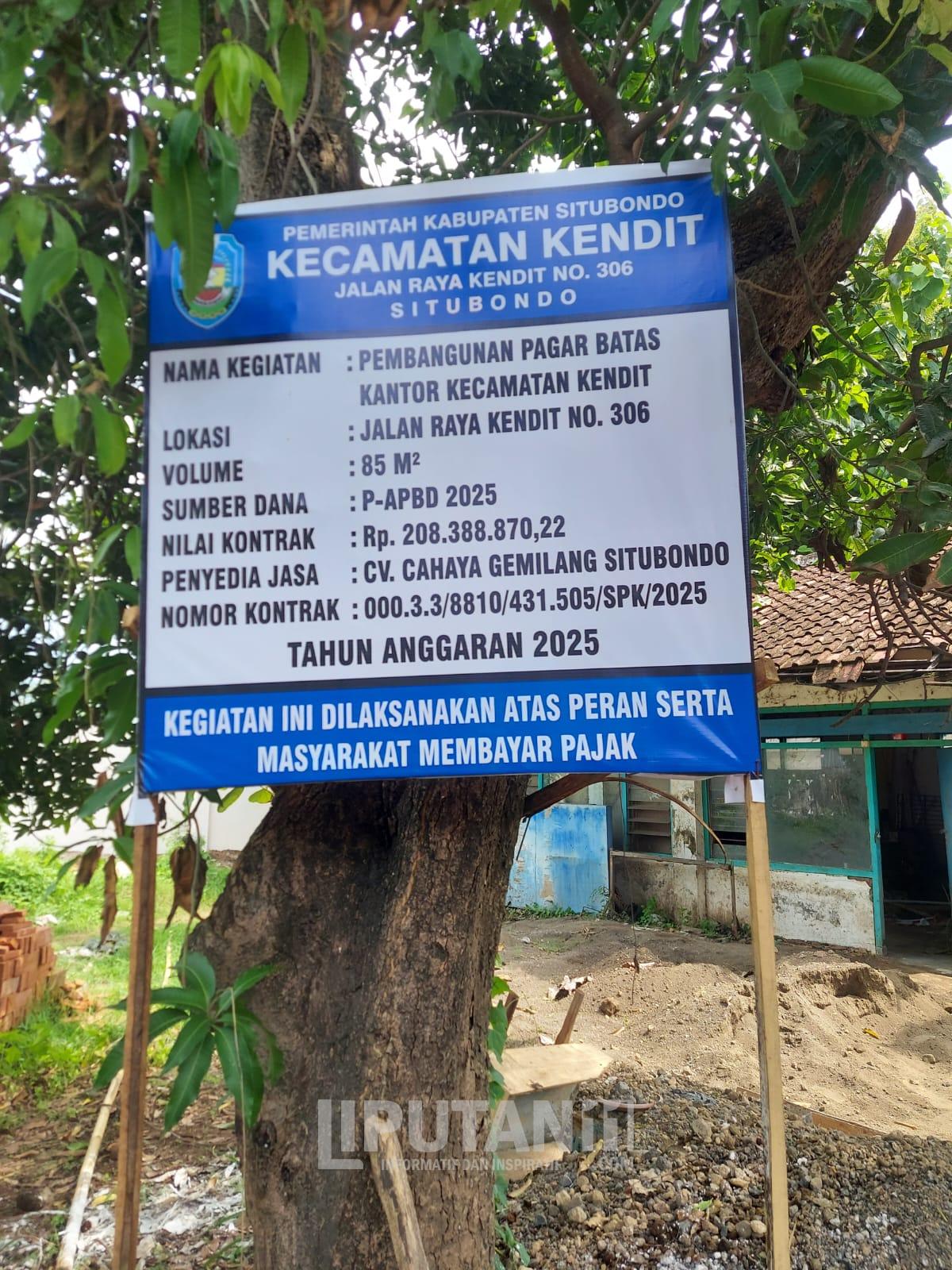 Proyek Pagar Kantor Kec.Kendit Situbondo DiTuding Abaikan K3,Dan Pekerja Tanpa APD 1 IMG 20251127 WA0098