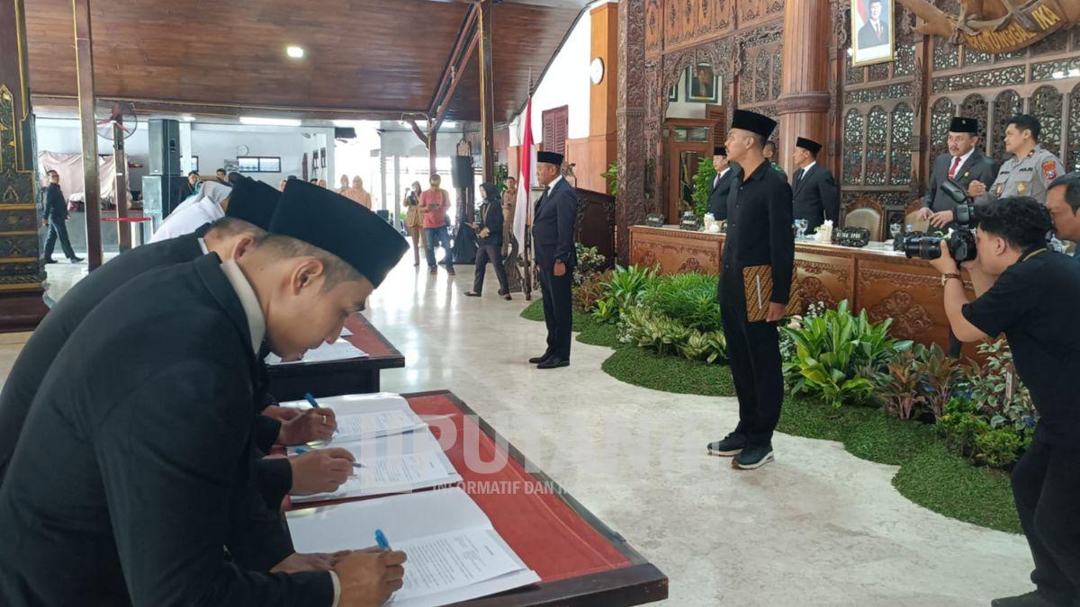 Di Penghujung Tahun, Bupati Tulungagung Lantik 141 Pejabat Administrator dan Pengawas 3 1000774659