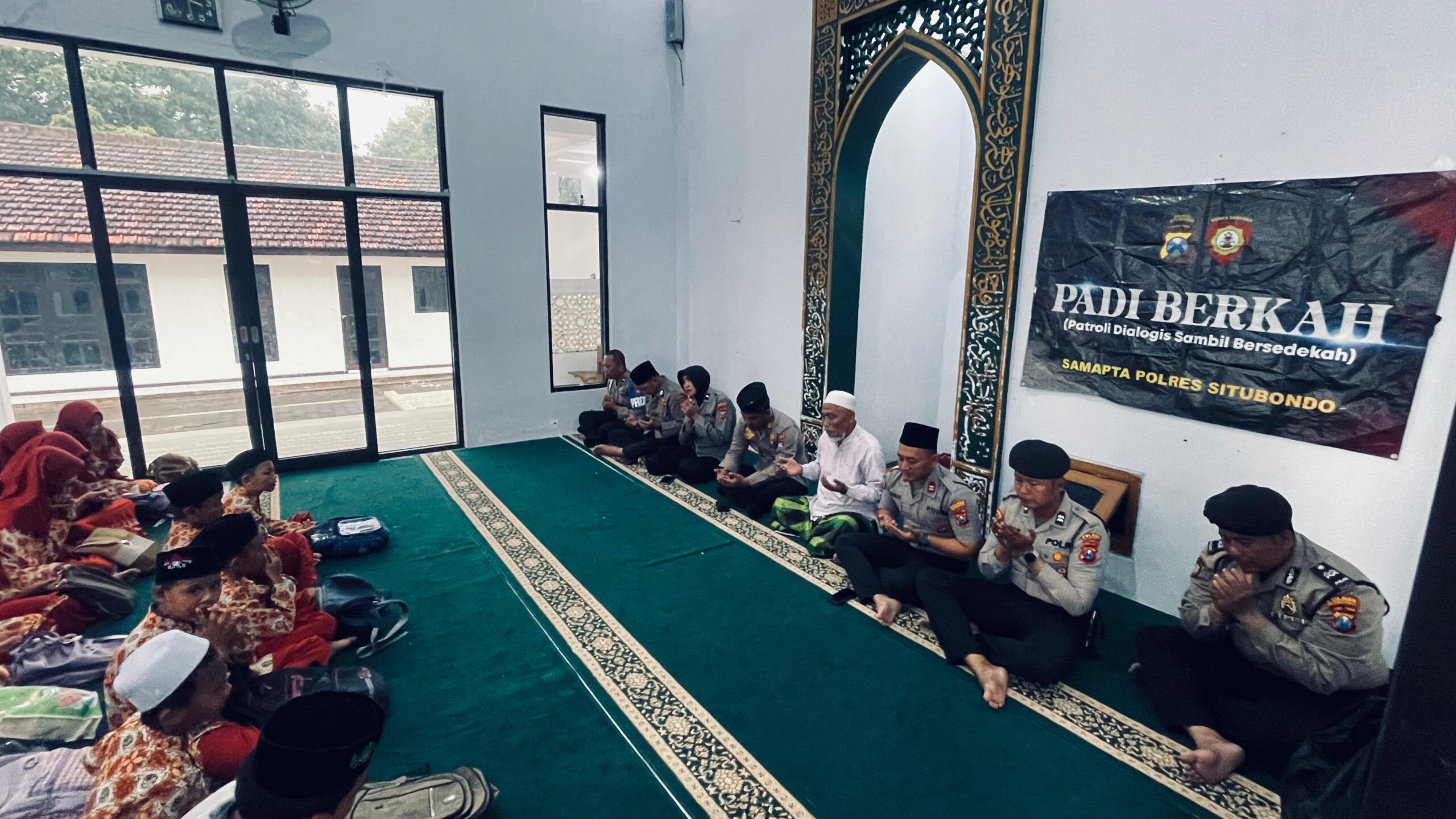 Pagi Berkah,Polres Situbondo Sedekah Al-Quran,Wujud Polri Peduli Generasi Muda Mendukung Pendidikan Agama Islami 4 IMG 20251202 WA0205 scaled