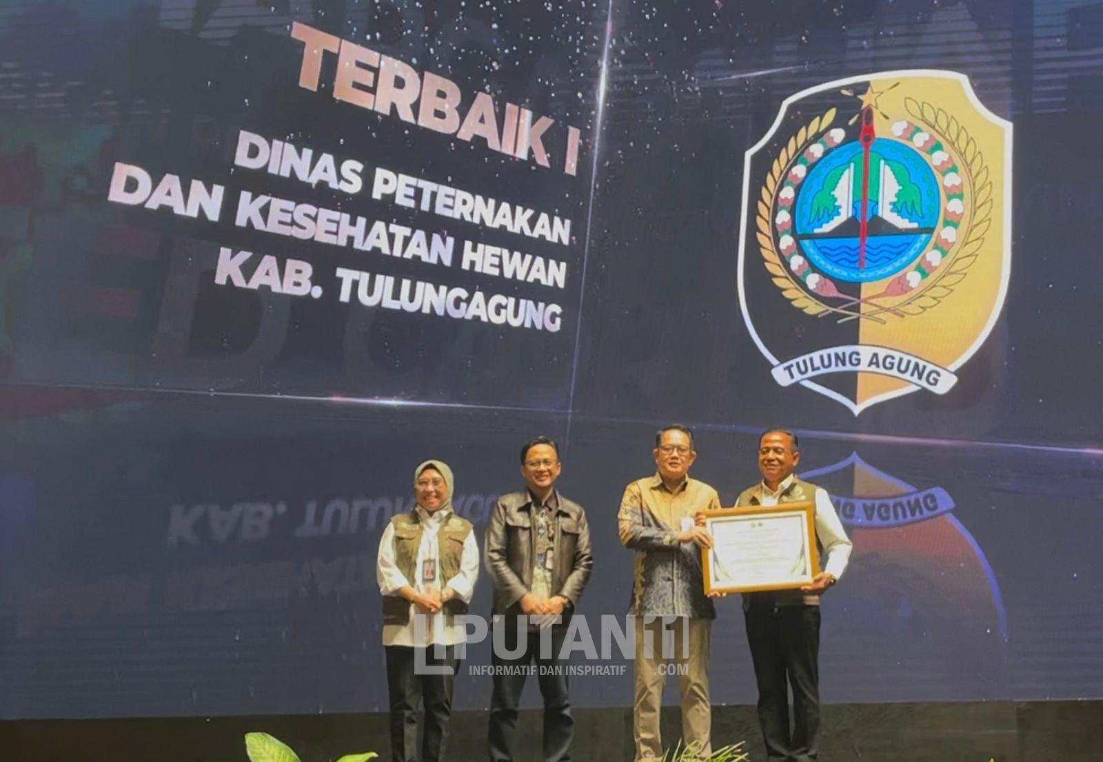 Disnakkeswan Tulungagung Raih Dua Penghargaan Tingkat Provinsi atas Keberhasilan Pengendalian PMK 1 IMG 20251204 WA0069