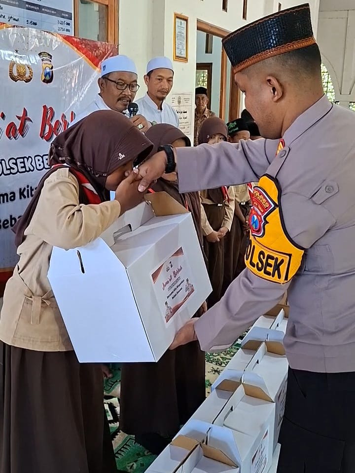 Jumat Berkah, Polsek Besuki Bagikan Sembako untuk Anak Yatim dan Warga Tidak Mampu 2 IMG 20251205 WA0038