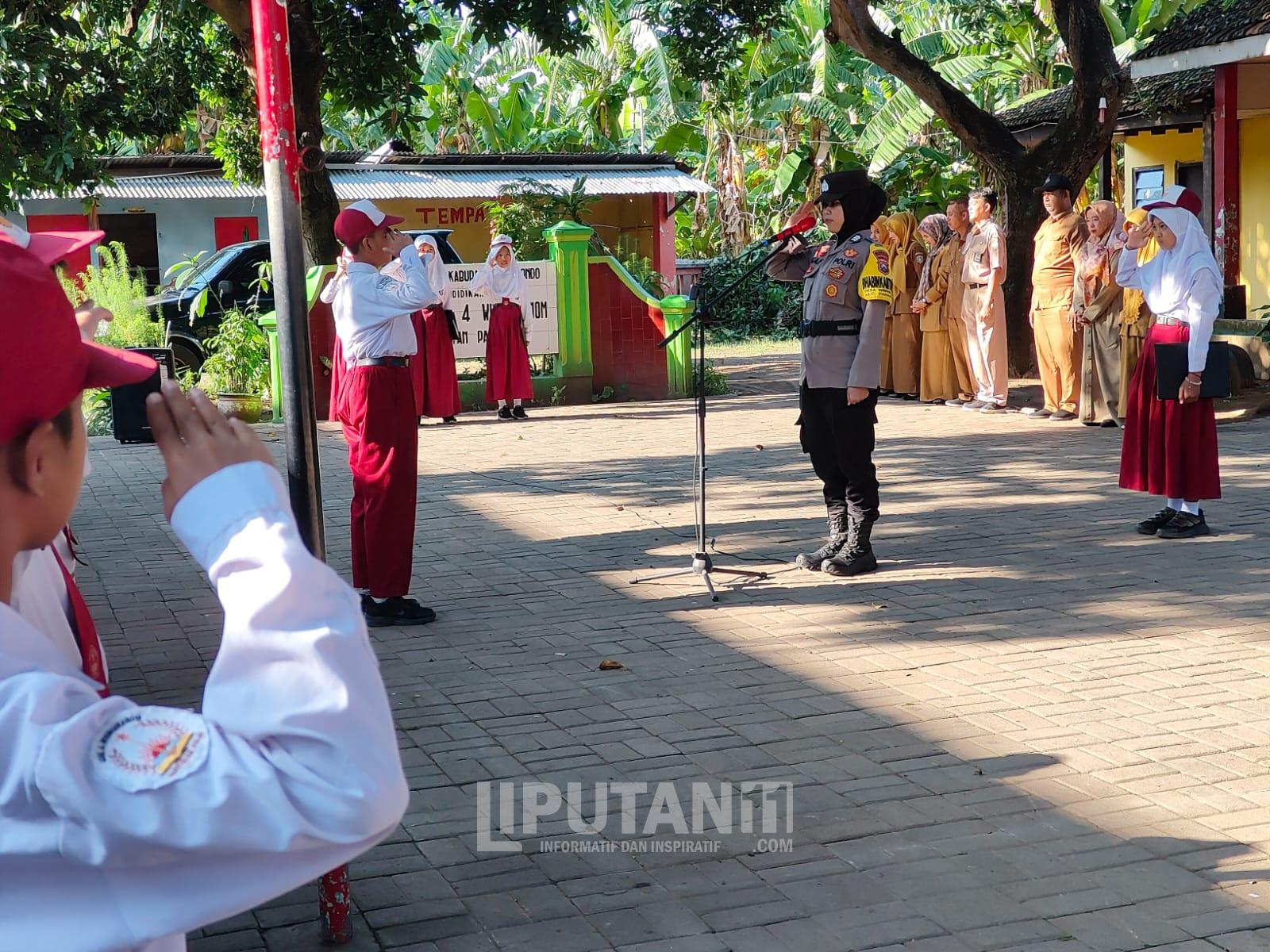 Bu Bhabin Polsek Panarukan Edukasi Anak-Anak Disiplin dan Cinta Indonesia 1 IMG 20251208 WA0063 1