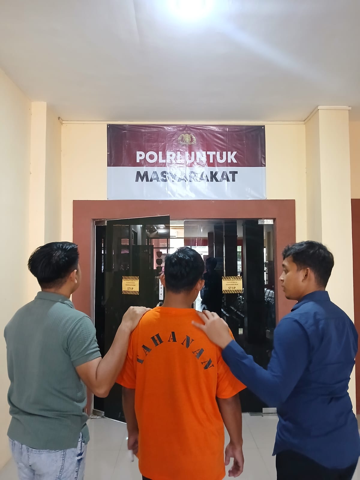Pegawai Honorer RS DiSitubondo Diduga Menggelapkan Uang Loket 20 Juta,di Amankan Polisi 2 IMG 20251211 WA0047