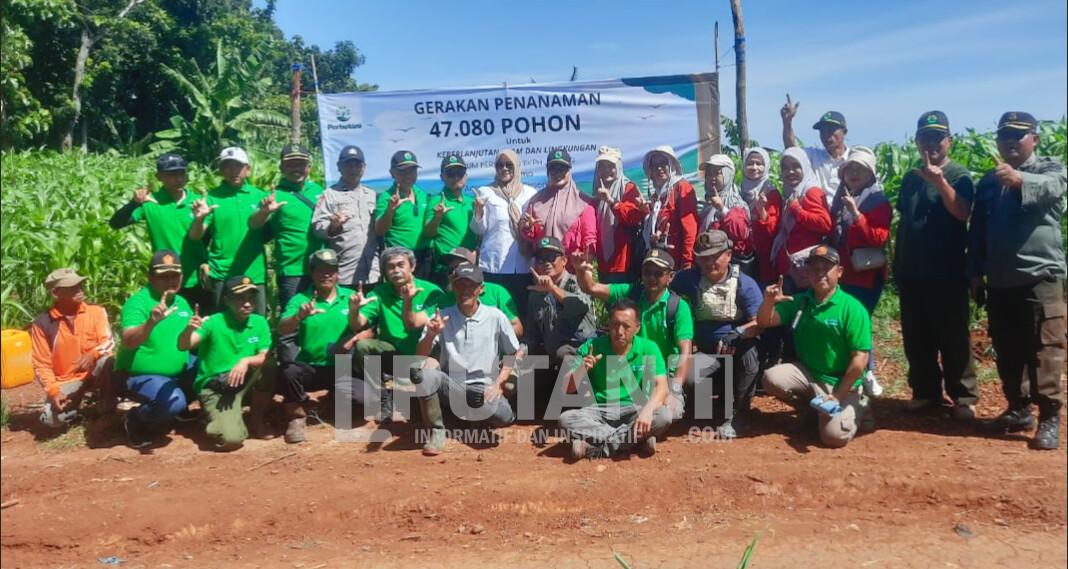 Jaga Kelestarian Hutan, Perhutani Jombang Tanam 47.080 Sengon dan Jabon 1 IMG 20251217 WA0004