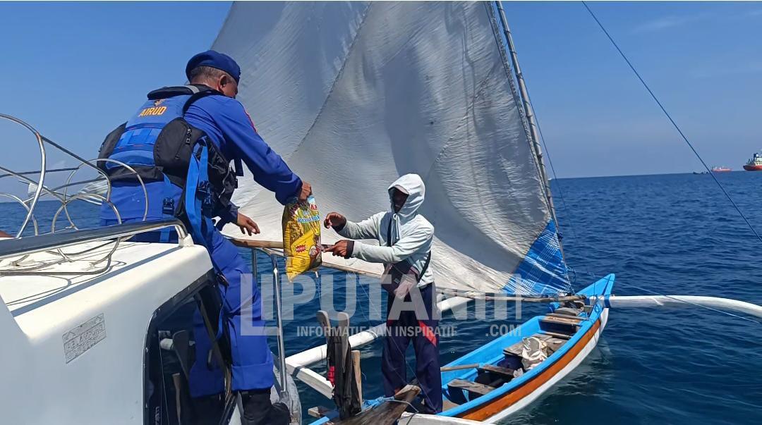Cuaca Tak Menentu, Satpolairud Polres Situbondo Tunjukkan Kepedulian dengan Bagi Beras ke Nelayan 1 IMG 20251217 WA0164