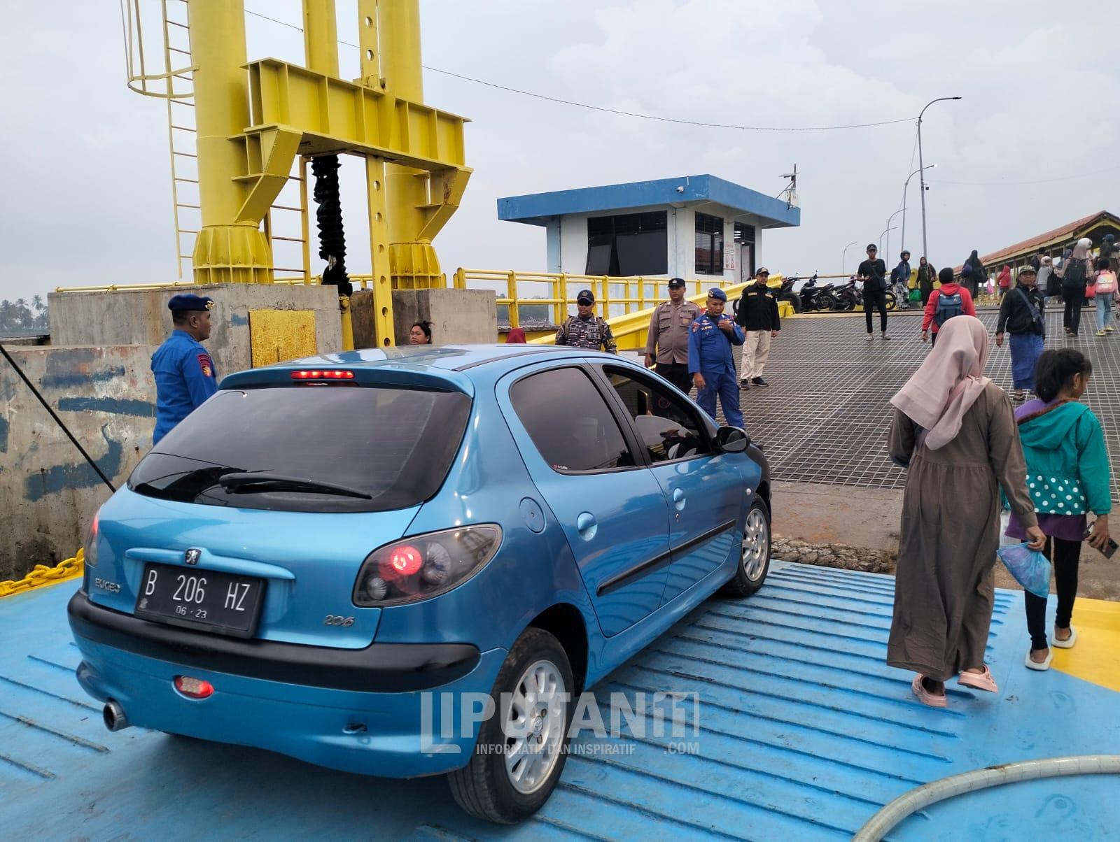 Memastikan Pelayanan Penyeberangan Laut Berjalan Aman Dan Lancar,Satpolairud Polres Situbondo Kawal Aktivitas Penyeberangan di Pelabuhan Jangkar selama Nataru 1 IMG 20251221 WA0025