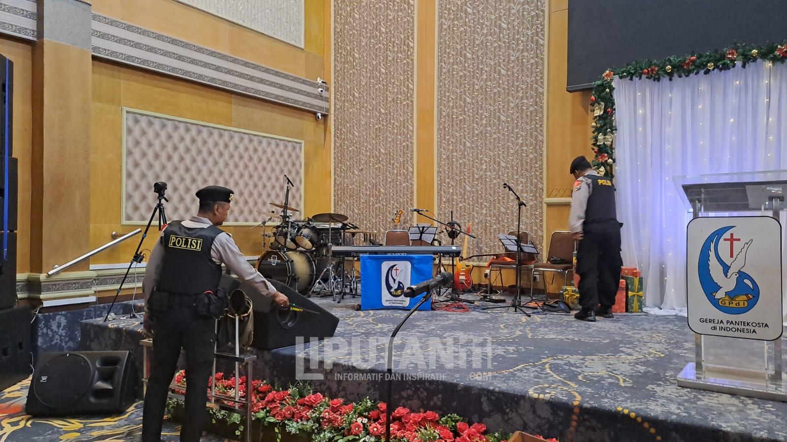 Memastikan Ibadah Tahun Baru Berlangsung Aman, Polres Situbondo Sterilisasi Sejumlah Ruangan Gereja 1 IMG 20260101 WA0011