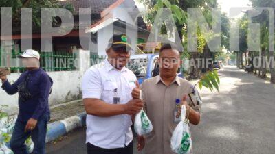 Awali Tahun 2026, Perhutani KPH Jombang Bagikan Ribuan Bibit Buah Gratis IMG 20260106 WA0017