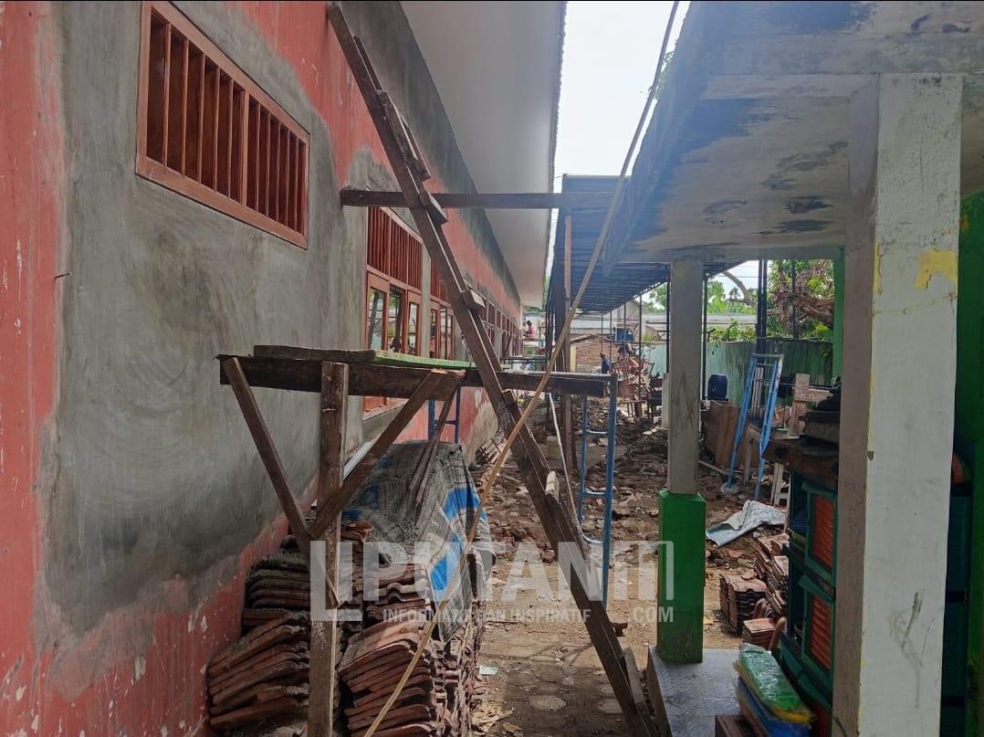 Proyek Revitalisasi SDN Ngumpul Diduga Molor, Aktivitas Pekerjaan Masih Berlangsung Usai Tenggat 1 IMG 20260107 WA0014