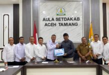 Bupati Gatut Sunu Wibowo Serahkan Bantuan 17 Ton Beras untuk Korban Banjir di Aceh Tamiang