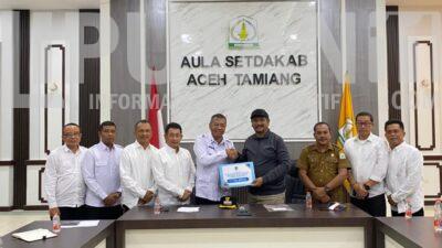 Bupati Gatut Sunu Wibowo Serahkan Bantuan 17 Ton Beras untuk Korban Banjir di Aceh Tamiang IMG 20260114 WA0005