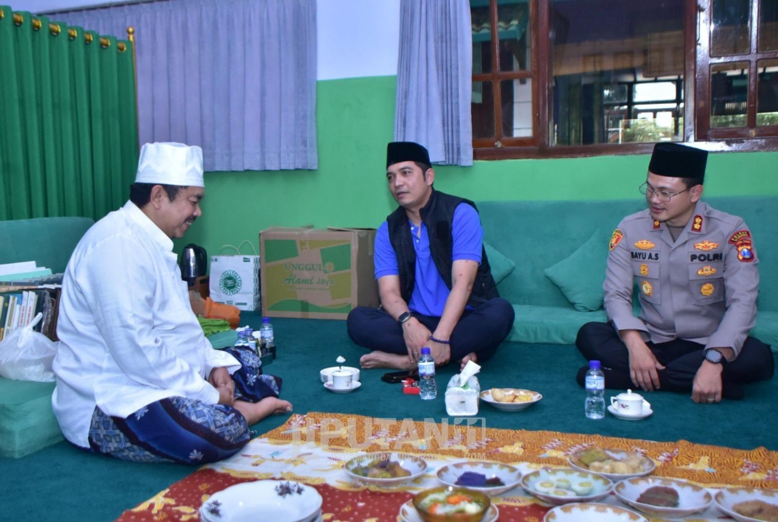 Kapolres Situbondo Silaturahmi Ke Kyai Kholil Pengasuh Pondok Wali songgo,Dan Mohon Doa Restu Jaga Kamtibmas 1 IMG 20260115 WA0018