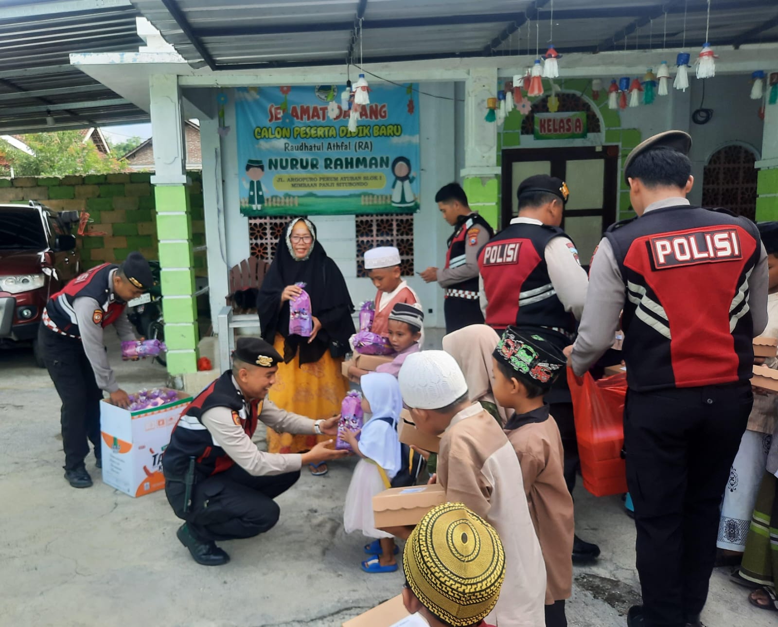 Samapta Polres Situbondo Tebar Kepedulian untuk Santri di Ponpes Nurur Rahman 2 IMG 20260116 WA0027