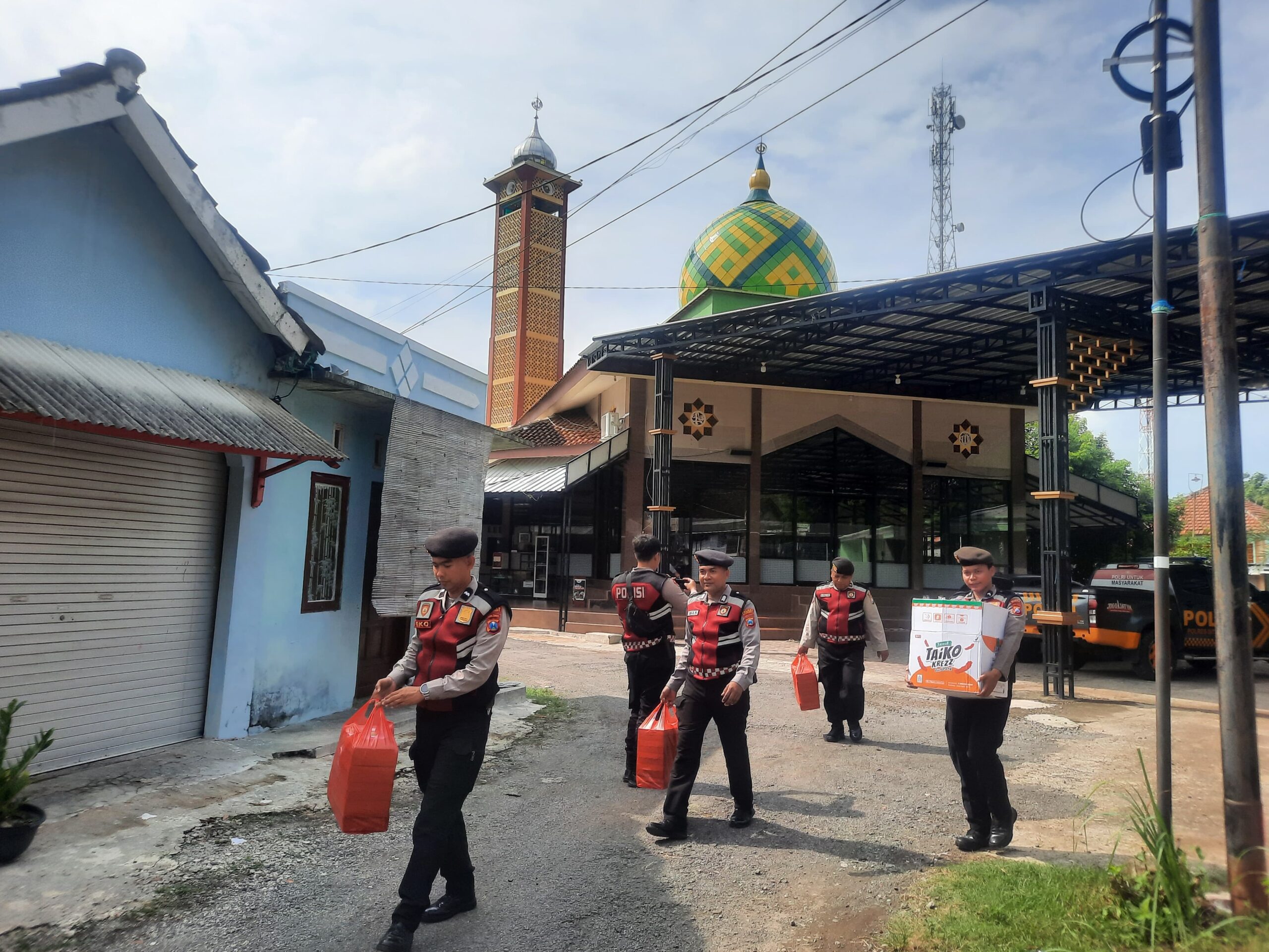 Samapta Polres Situbondo Tebar Kepedulian untuk Santri di Ponpes Nurur Rahman 4 IMG 20260116 WA0030 scaled