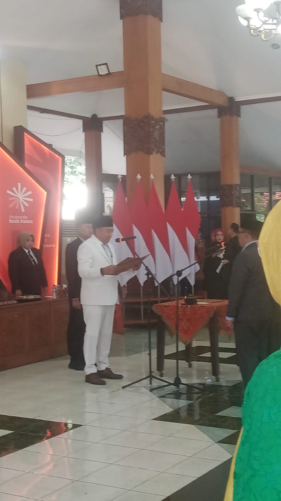 Bupati Situbondo Yusuf Rio Wahyu Prayogo Melantik dan Mengambil Sumpah Jabatan 26 Pejabat Pimpinan Tinggi Pratama (*eselon II*) Di Lingkungan Pemerintah Kabupaten Situbondo 3 IMG 20260116 WA0105