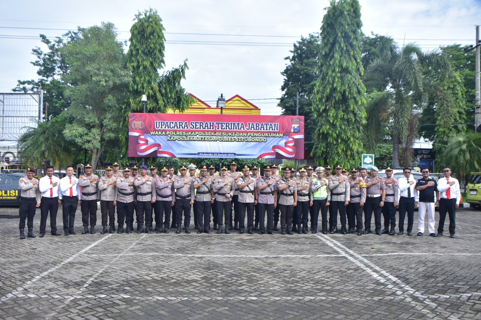 Pimpin Sertijab, Kapolres Situbondo Minta Wakapolres dan Kapolsek Baru Segera Beradaptasi 4 IMG 20260119 WA0009