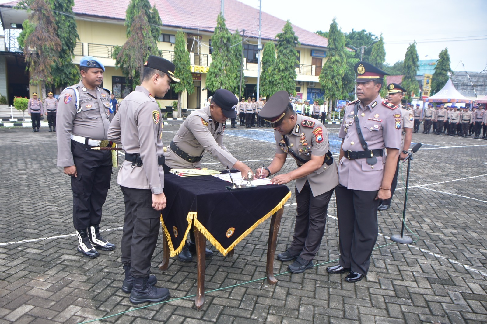 Pimpin Sertijab, Kapolres Situbondo Minta Wakapolres dan Kapolsek Baru Segera Beradaptasi 2 IMG 20260119 WA0010