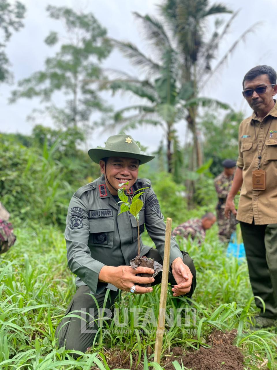 Perhutani KPH Bondowoso Tanam 2.000 Pohon Dan Jaga Kelestarian DAS 1 IMG 20260122 WA0194