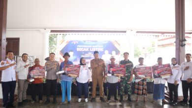 Ratusan Abang Becak Terima Bantuan Becak Listrik dari Presiden Prabowo, Kapolres Situbondo Ingatkan Tertib Lalu Lintas untuk Keselamatan 3 IMG 20260126 WA0089