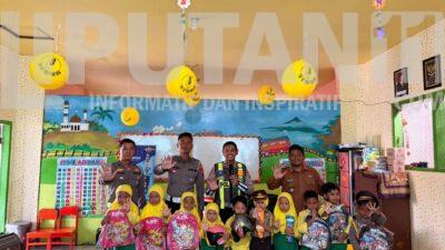 Personel Satlantas Polres Situbondo melaksanakan kegiatan police goes to school dI TK Aisiyah 4 heic