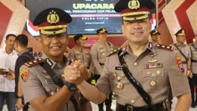 foto berita akbp ihram kustarto resmi gantikan akbp muhammad taat resdi sebagai kapolres 120126075801