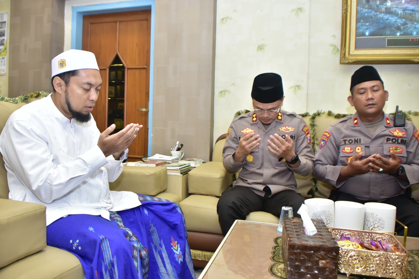 Kapolres Bersilaturahmi,Jaga Kamtibnas Dengan Dukungan Ulama Dan Ziarah Ke Makam Pahlawan 2 silaturahmikiai 2